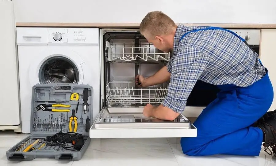 Karapürçek Gorenje servisi teknisyen ekibi beyaz eşya tamiri yaparken